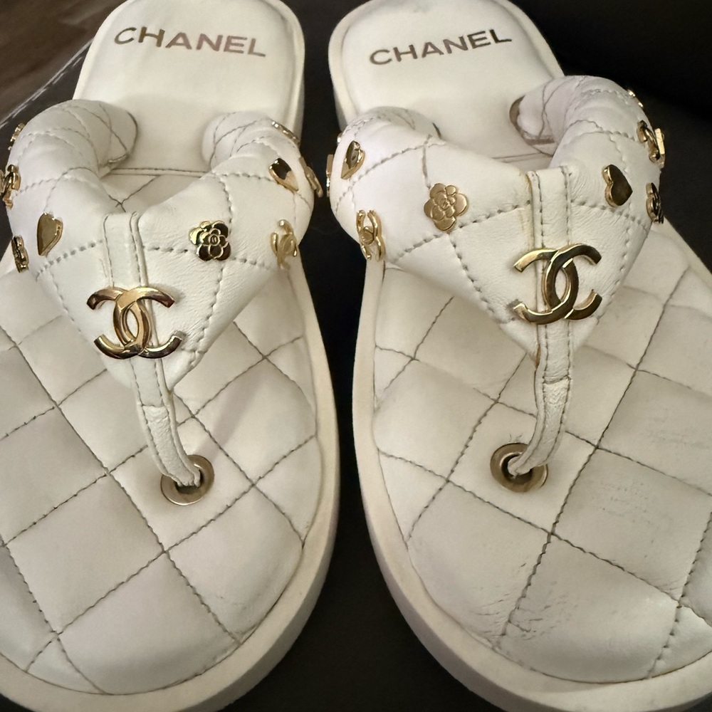 White Quilted Leather Thong Sandals with Gold Accents